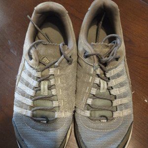 COLUMBIA WOMEN SNEAKERS.... EUC